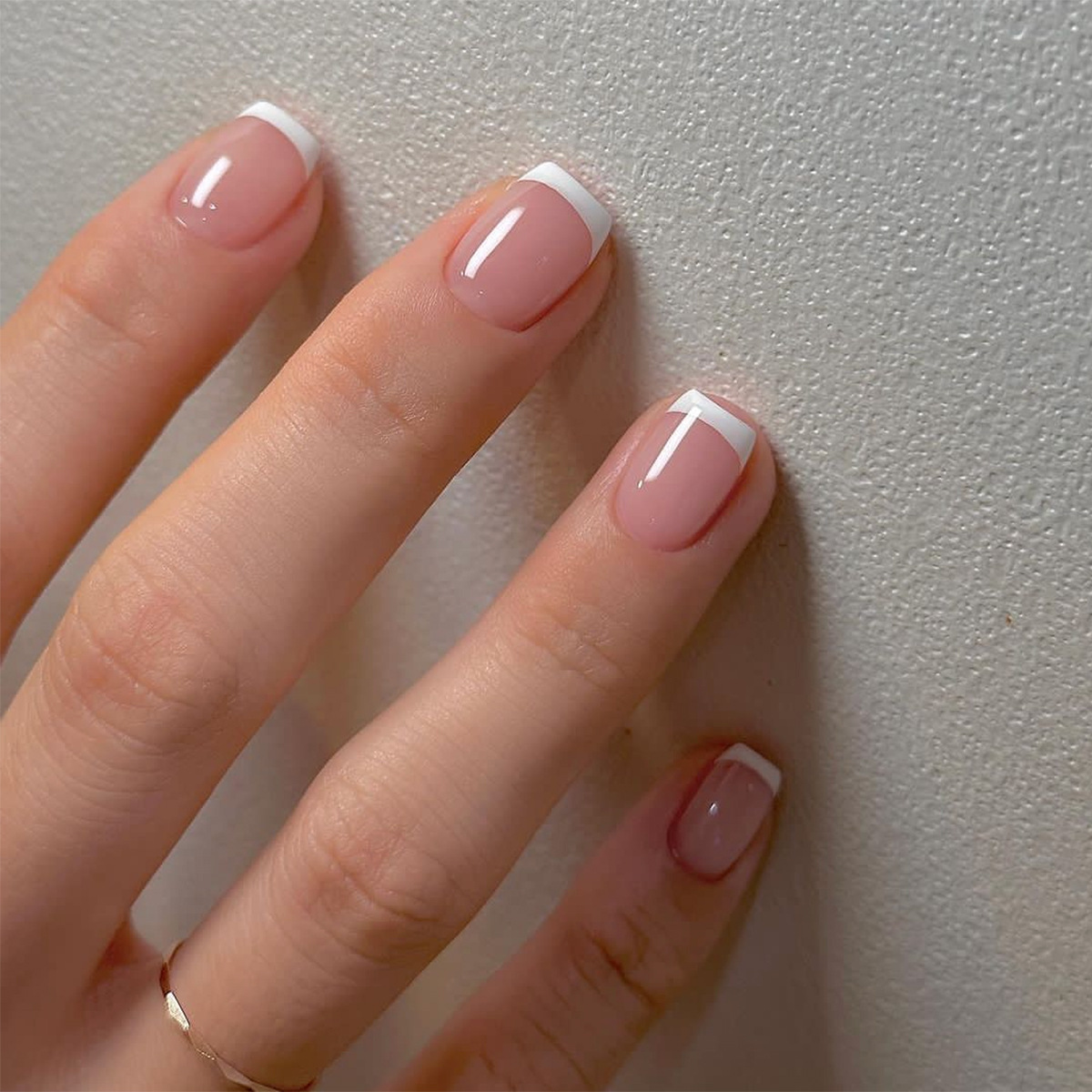 Nail Art Y2K - Набор из 24 коротких накладных ногтей